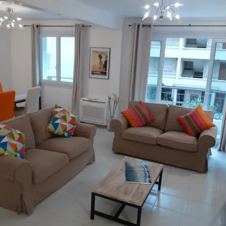 Sleeps 4 Air Con Wifi T229873
