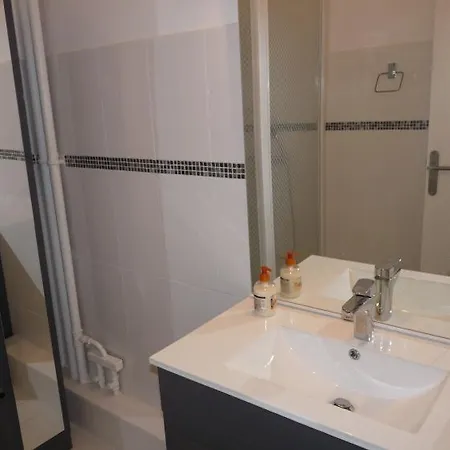 Sleeps 4 Air Con Wifi T229873 Cannes