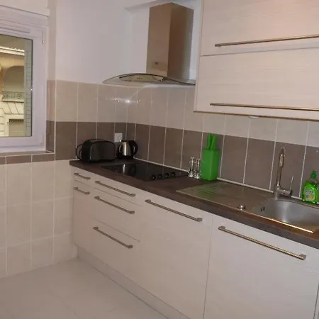 Sleeps 4 Air Con Wifi T229873 * Cannes