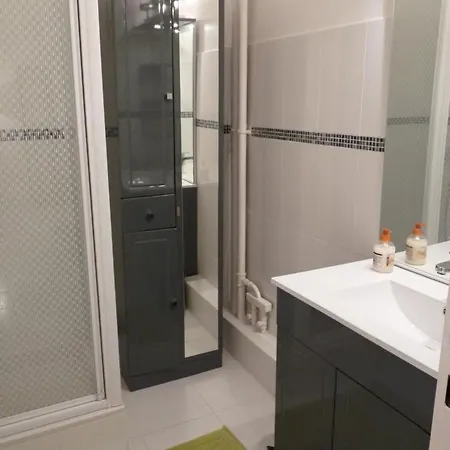 Sleeps 4 Air Con Wifi T229873 Cannes