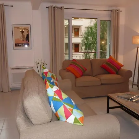Sleeps 4 Air Con Wifi T229873 Appartement *