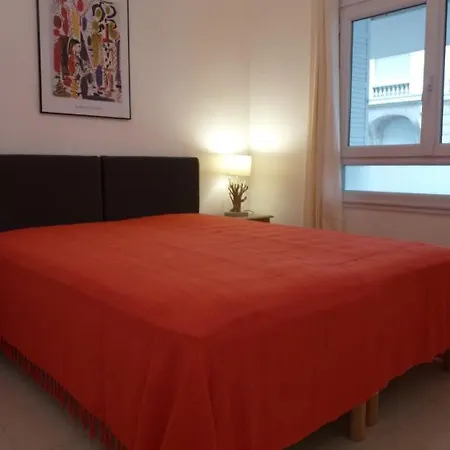 Sleeps 4 Air Con Wifi T229873 * Cannes