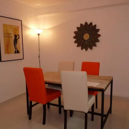 Sleeps 4 Air Con Wifi T229873 Appartement *