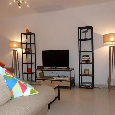 Sleeps 4 Air Con Wifi T229873