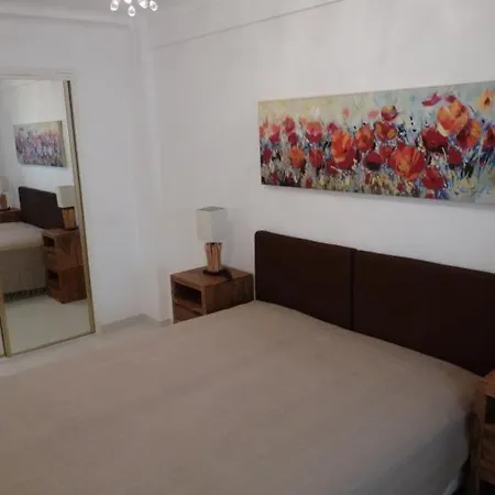 Sleeps 4 Air Con Wifi T229873 Appartement