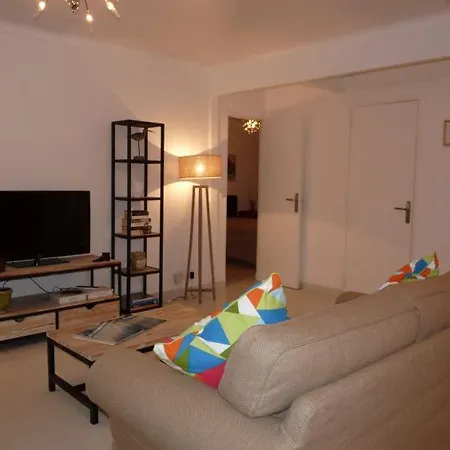 Sleeps 4 Air Con Wifi T229873 Appartement *